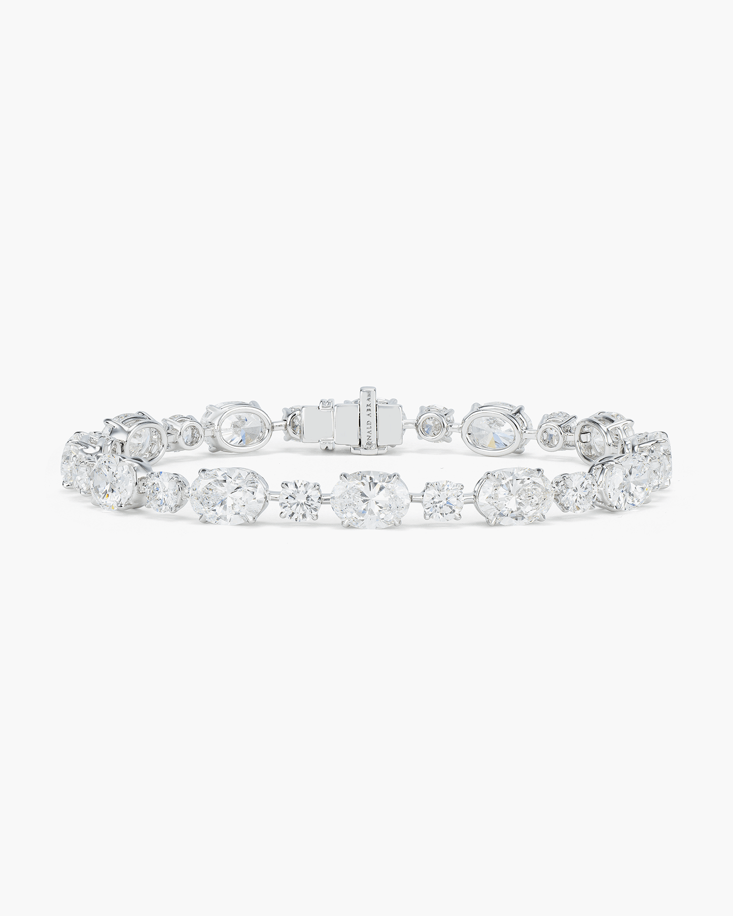 Oval Shape and Round Brilliant Cut Diamond Bracelet (1.00 carat)