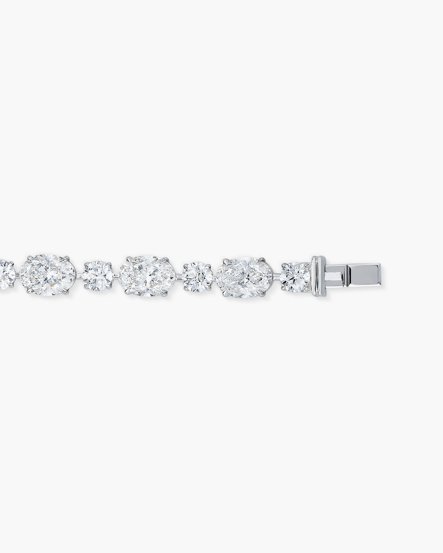 Oval Shape and Round Brilliant Cut Diamond Bracelet (1.00 carat)