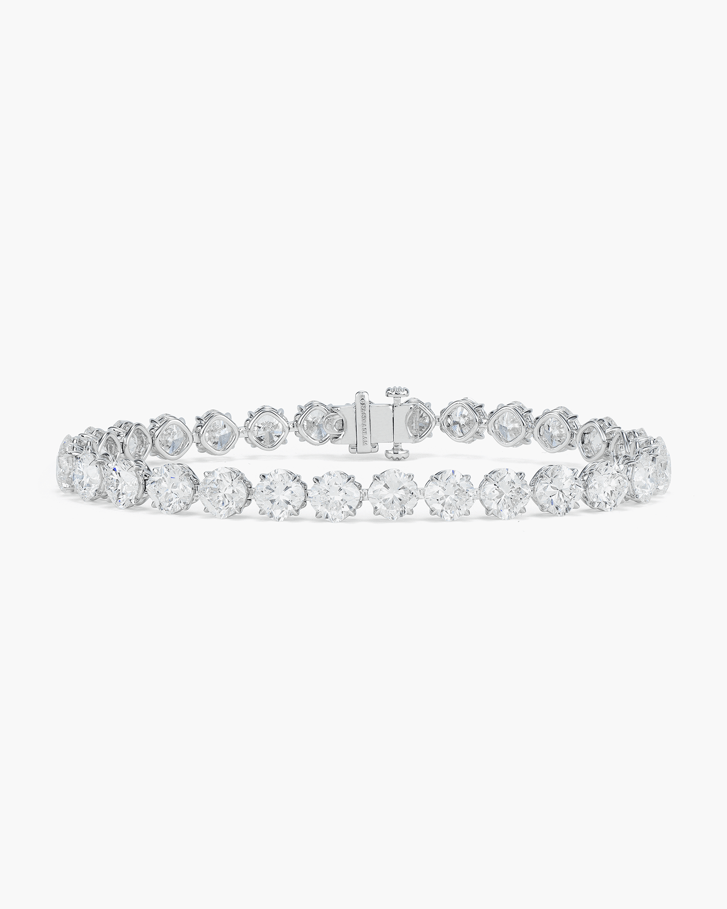 15.65 carat Cushion Cut Diamond Bracelet (0.50 carat)